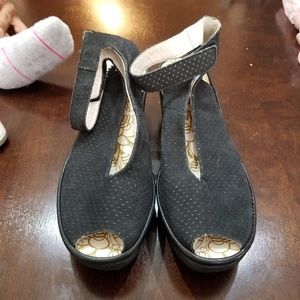 Fly London yala perf